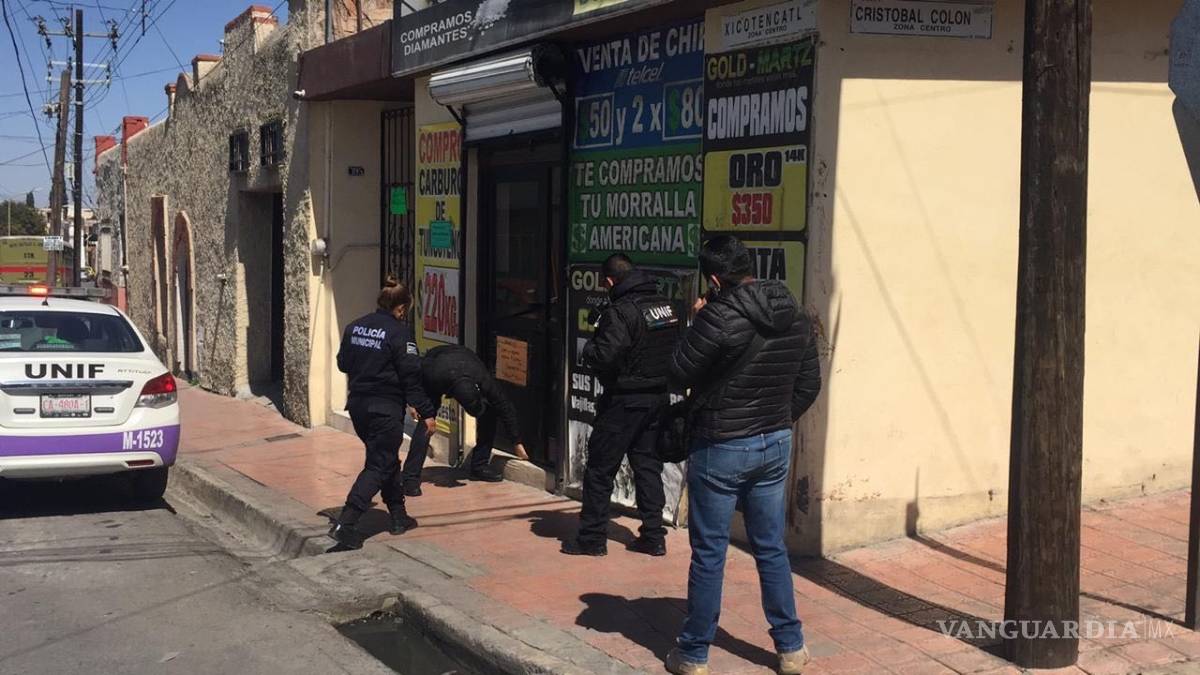 $!Rescata la UNIF a tres niños que dejaron solos y encerrados en un local del centro de Saltillo