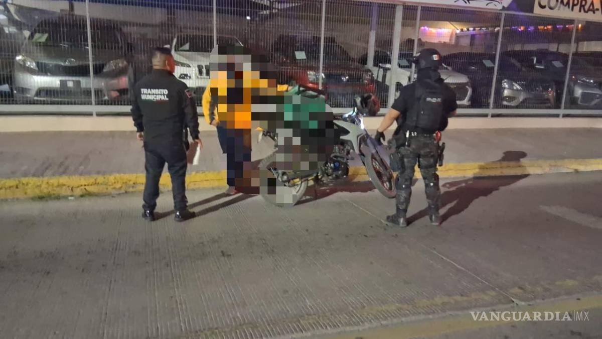 $!El personal operativo verifica la documentación de las unidades y la legal posesión de los vehículos.