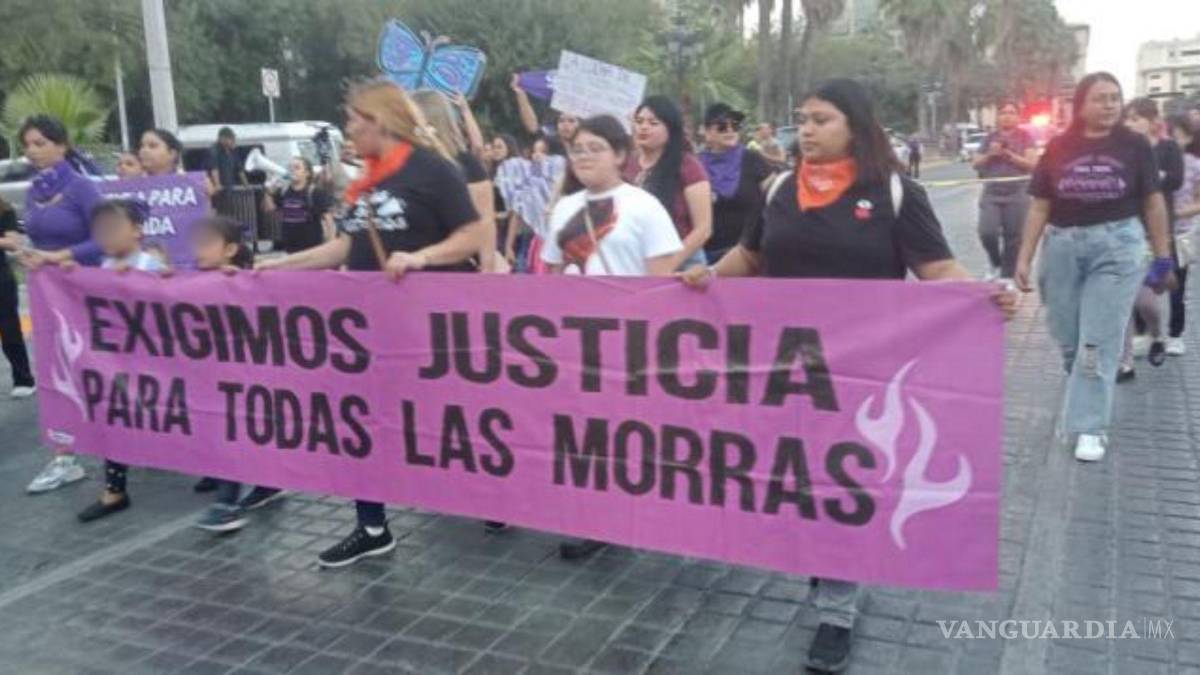 $!Desde temprano las mujeres se concentraron en las instalaciones de la Explanada de los Héroes en Monterrey.