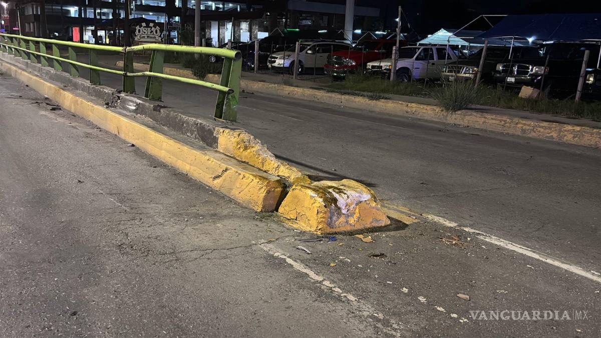 $!Tránsito Municipal acudió al lugar del accidente en el periférico Echeverría.