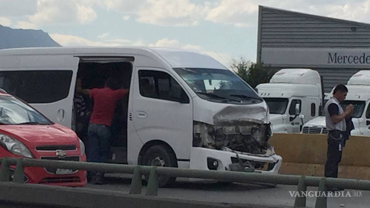 $!"Lluvia" de choques afecta vialidades en Saltillo