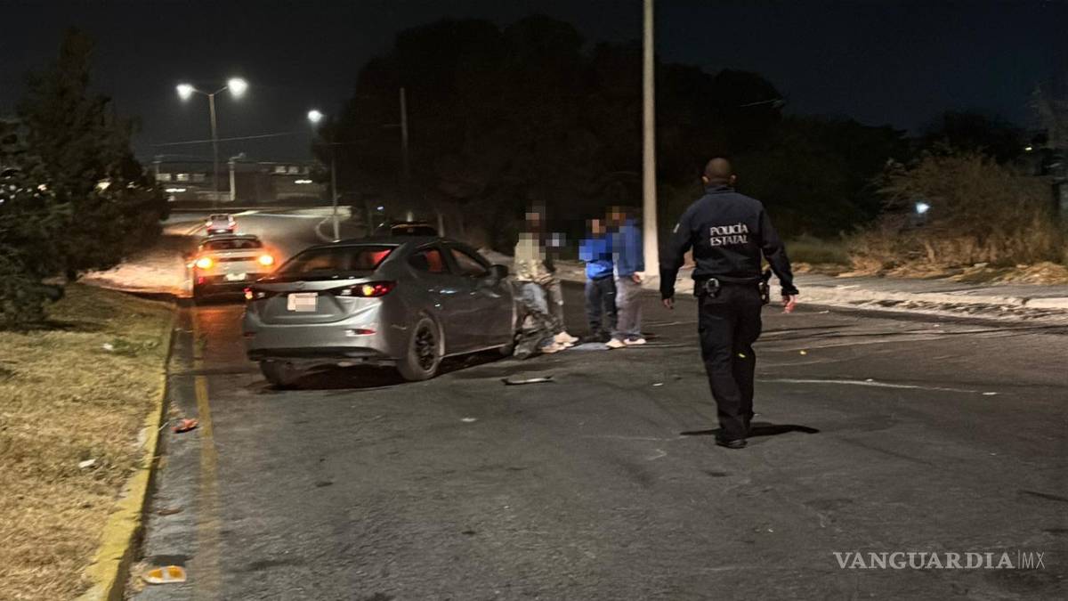 $!Policías estatales acudieron al sitio para controlar la circulación en la zona.