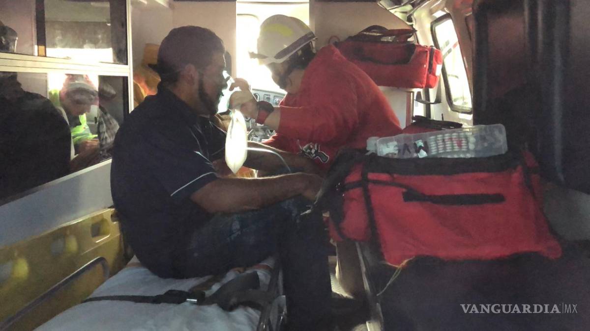 Incendio de recicladora en Arteaga Coahuila, deja una persona intoxicada