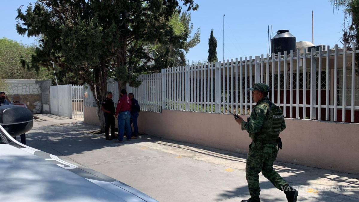 $!Saltillo: evacúan Escuela Secundaria 28 “Salvador González Lobo” por amenaza de bomba; fue broma, aclara FGE