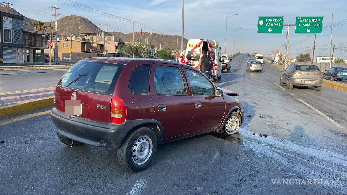 $!Las autoridades municipales detuvieron a Viviana, quien saltó el camellón con su vehículo.
