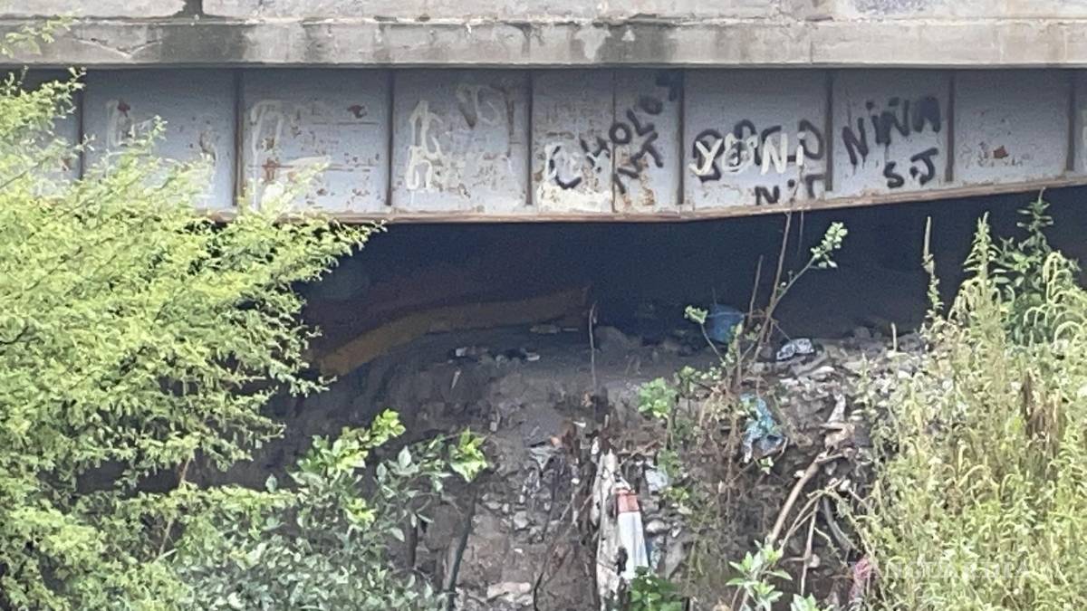 Hallan debajo de un puente el cuerpo de un indigente