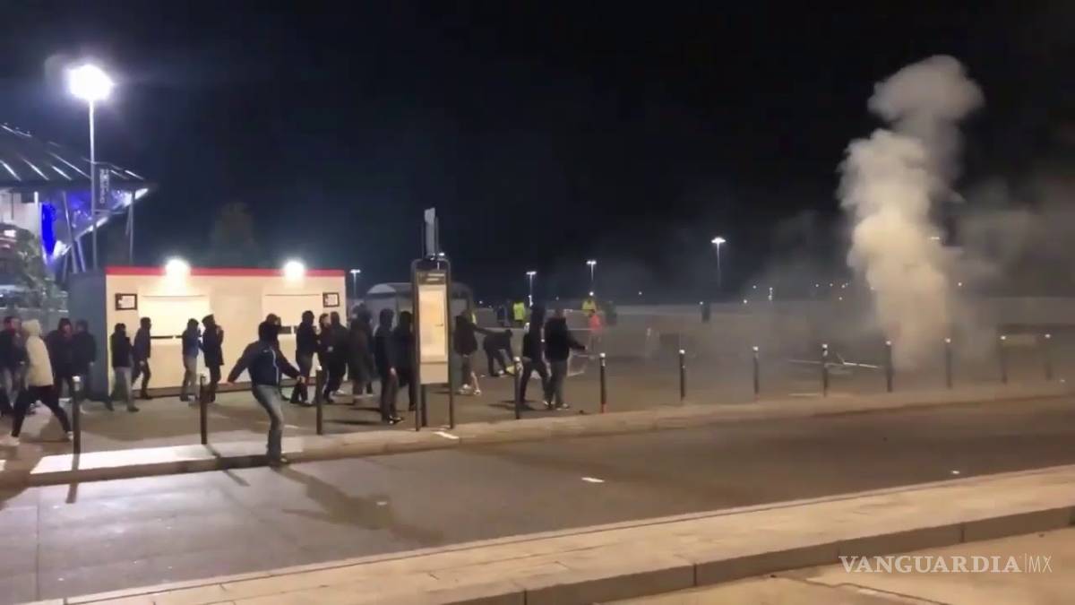 $!UEFA condena al Lyon por culpa de su afición