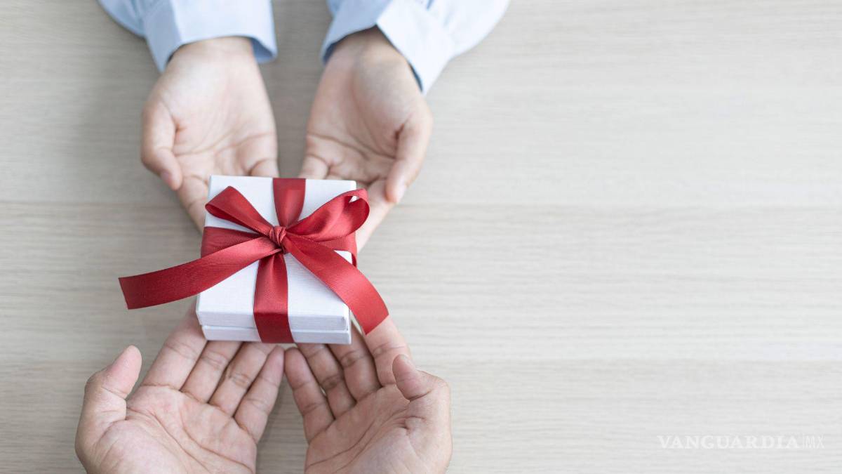 $!La rebatinga inicia cuando los regalos comienzan a intercambiarse unos a otros.