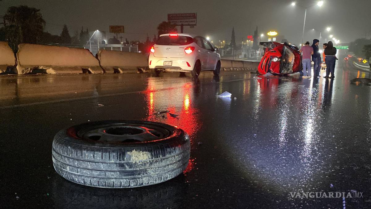$!Elementos de Tránsito Municipal acudieron para abanderar la zona y evitar otro percance en el lugar.