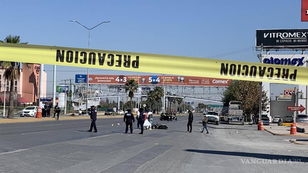 Muere motociclista arrollado por trailero en bulevar de Saltillo