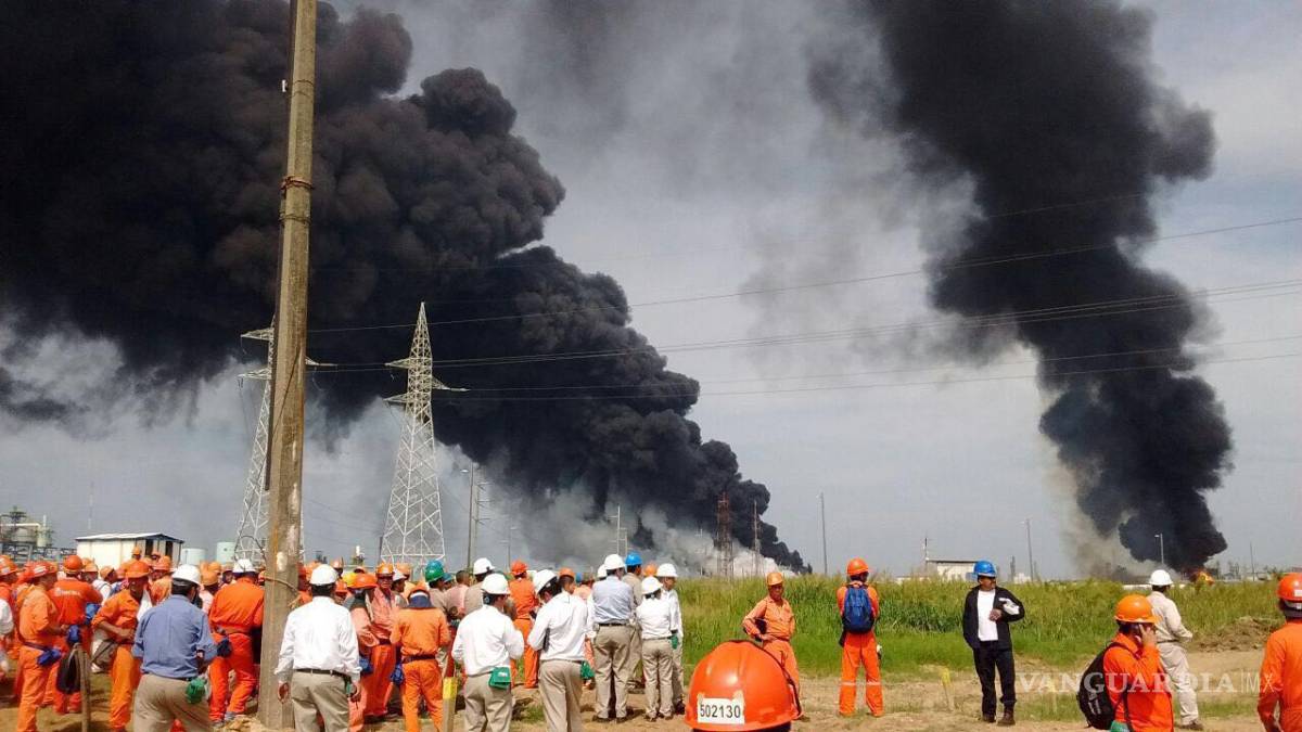 $!Explosión en planta petroquímica Pajaritos deja 3 muertos y 136 heridos (FOTOS)