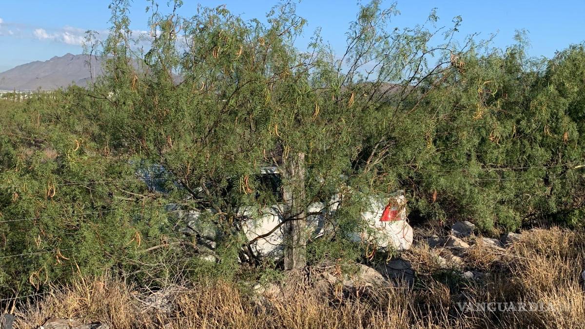 Ramos Arizpe: Conductor se sale del camino en aparatoso accidente