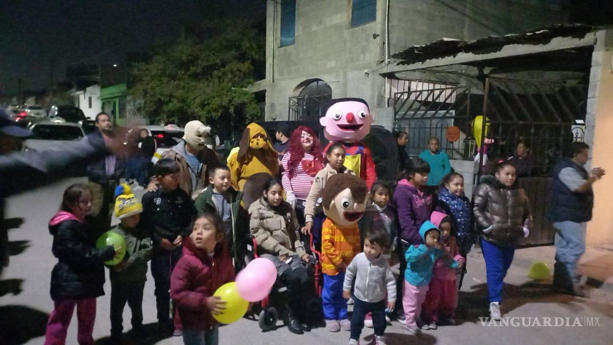 Taxistas de Saltillo sorprenden con fiesta de XV años a joven con discapacidad