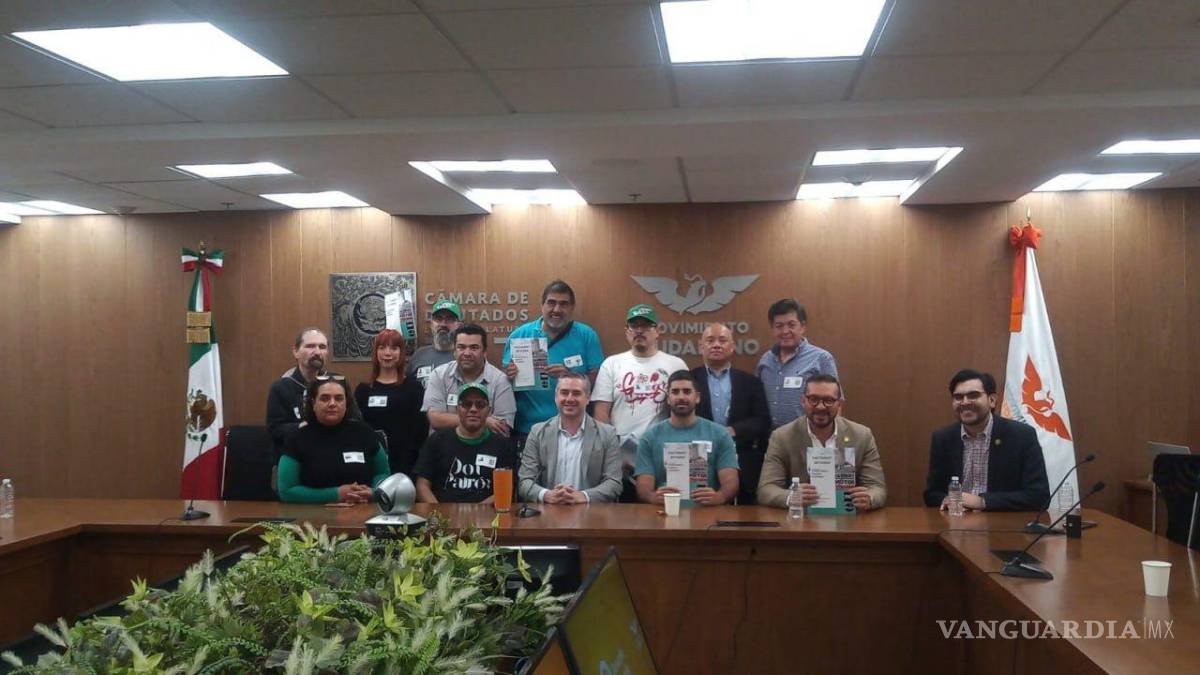$!Usuarios de vapeadores se reunieron con los diputados Sergio Barrera de la fracción parlamentaria de Movimiento Ciudadano y Éctor Jaime, además de Favio Castellanos, integrante de la Comisión de Salud.