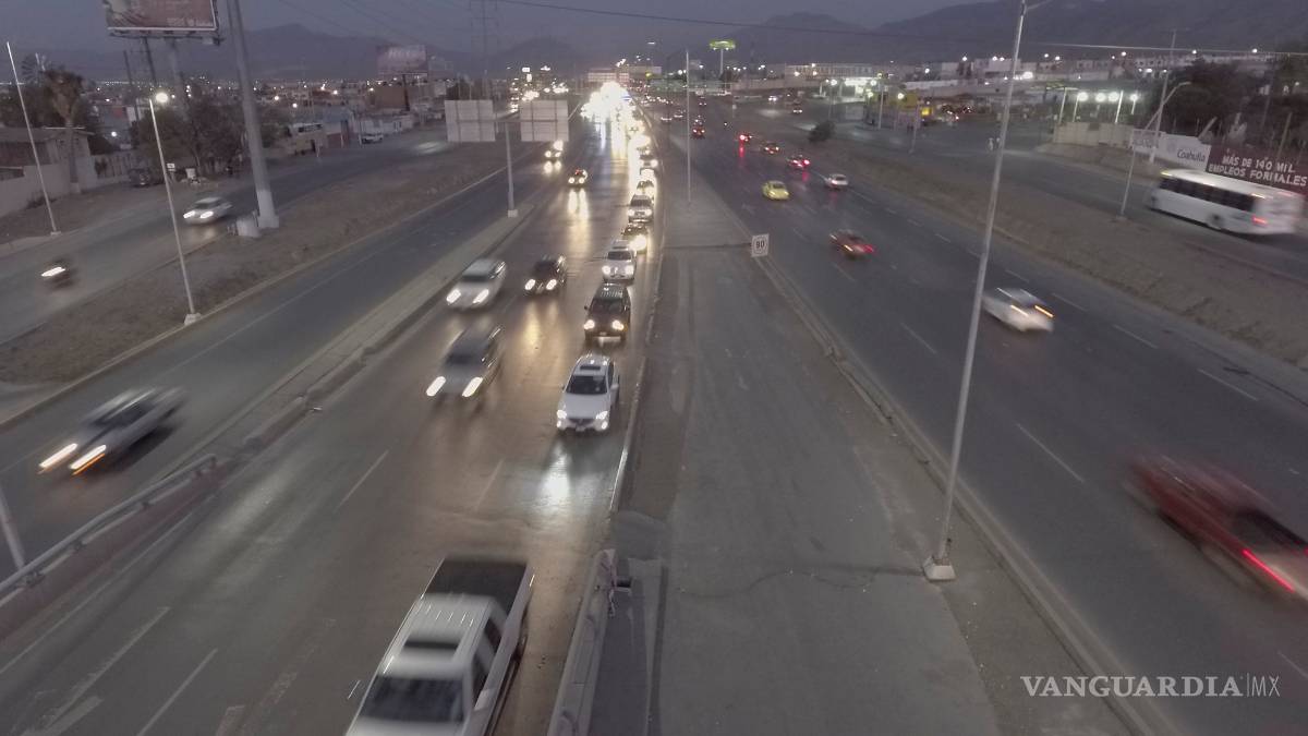 $!Desquicia tráfico a Saltillo en horas pico
