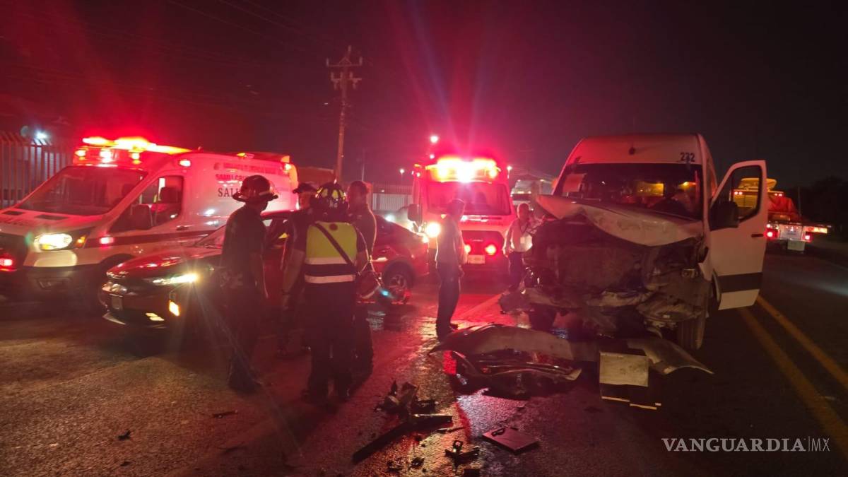 Un saldo de 12 lesionados deja un choque entre un tráiler y cuatro vehículos, en Nuevo León