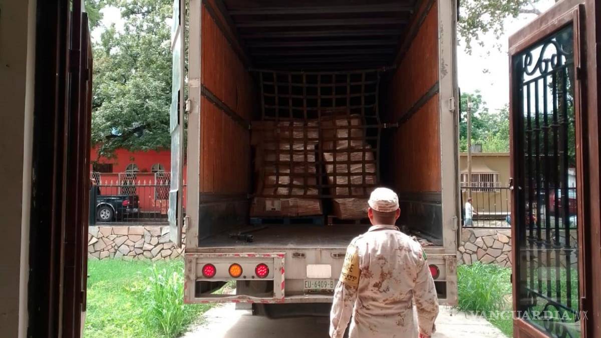 $!Camión para entregar los donativos al DIF Municipal de Múzquiz.