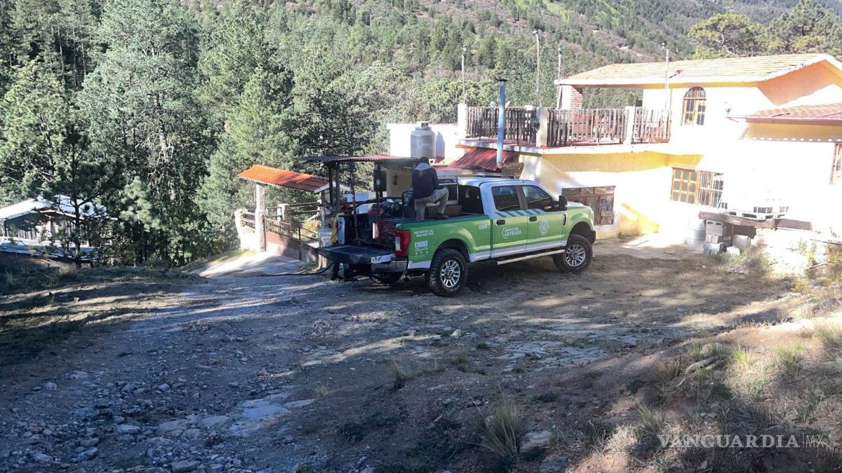 $!Personal especializado inspecciono los daños causados por el cortocircuito en una de las cabañas afectadas.