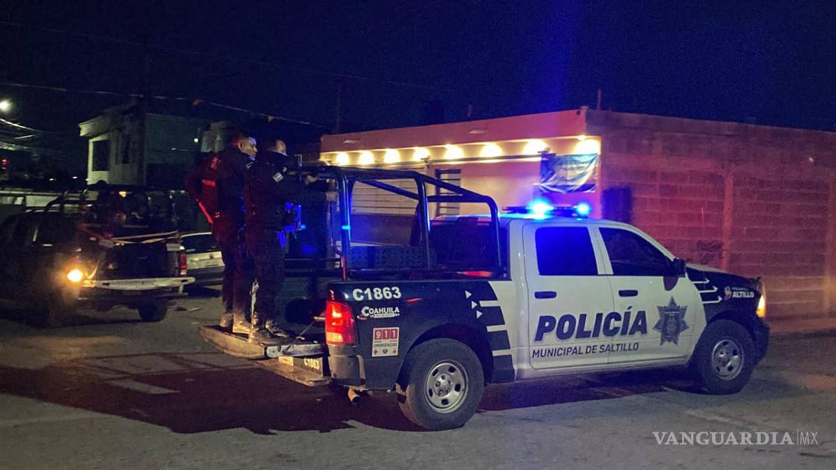 $!Elementos de los tres órdenes de gobierno desplegaron un operativo en la colonia El Álamo tras el reporte de una riña campal entre grupos rivales que dejó como saldo un adulto mayor lesionado y cuatro detenidos.