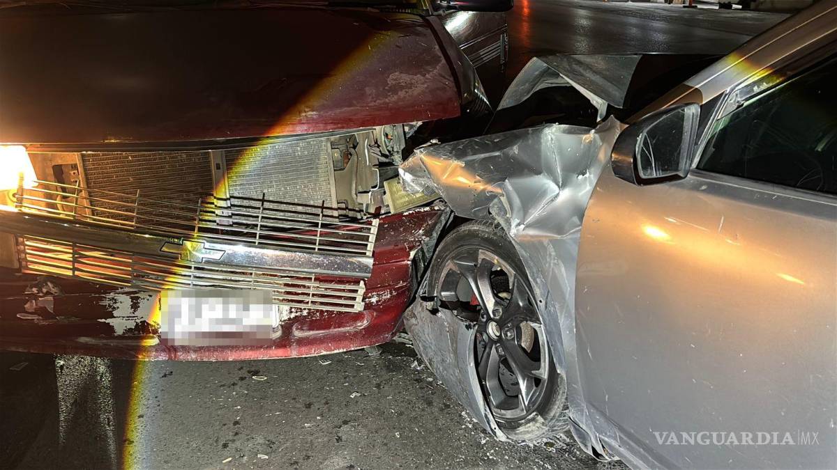 $!Paramédicos de la Cruz Roja pusieron a salvo a un pequeño que resultó herido, trasladándolo de urgencia al Hospital Materno Infantil.