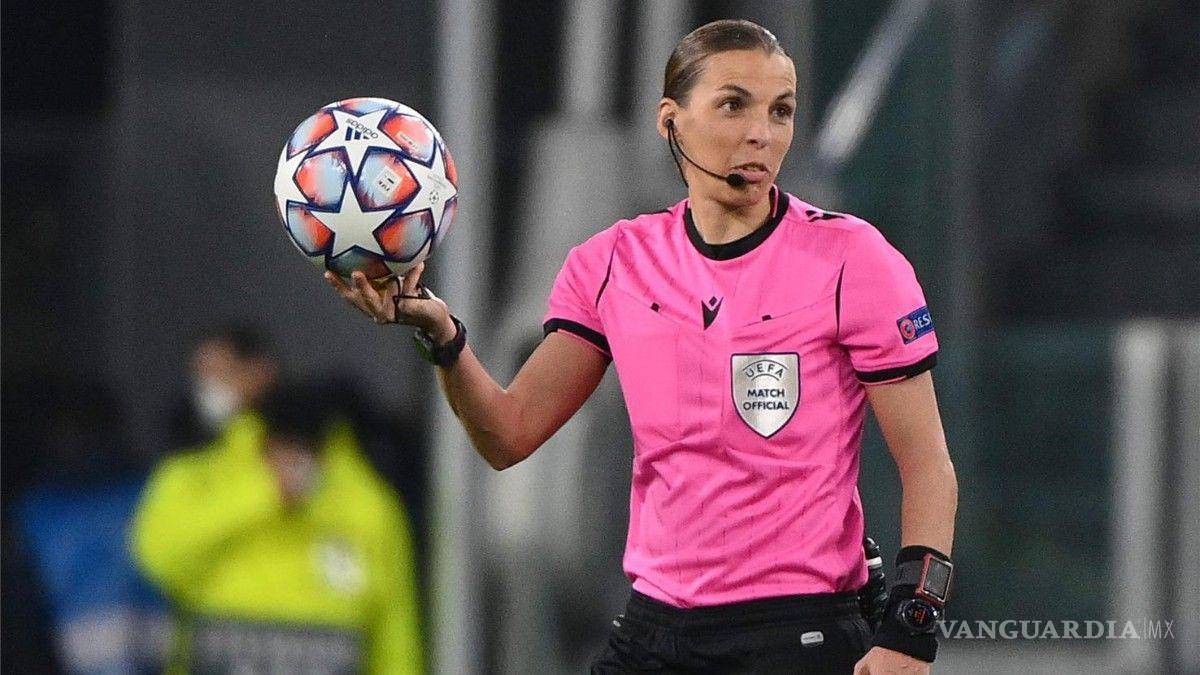 $!Stephanie Frappart, la primera mujer en arbitrar un partido en la Eurocopa.