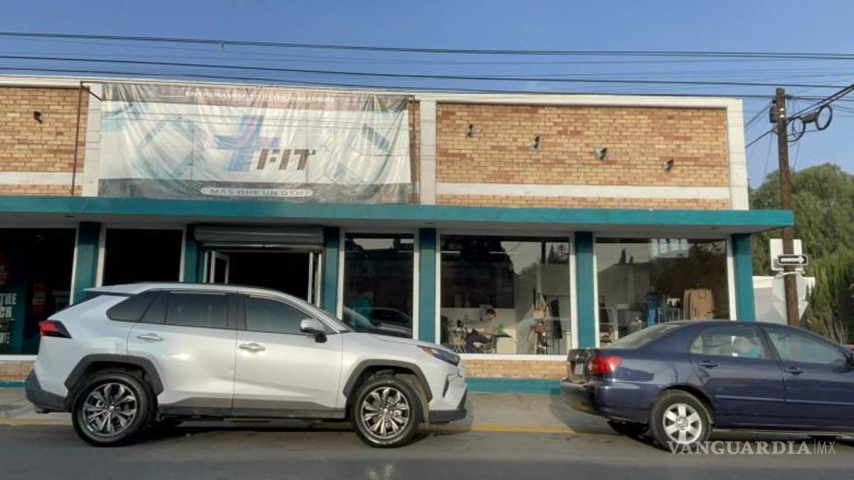 Se lleva más de 20 mil pesos con ayuda de un mazo en local deportivo de Saltillo (videos)