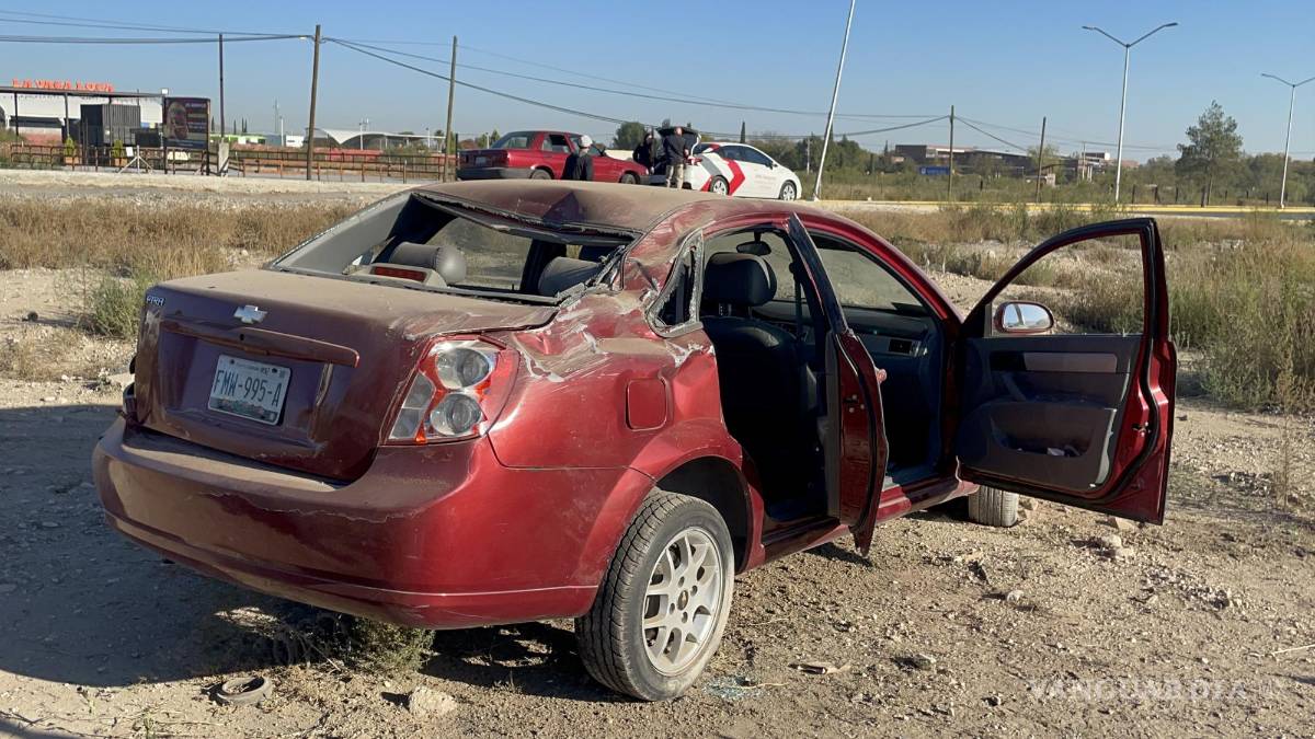 Vuelca joven en Colosio, un carro se le cerró, afirma