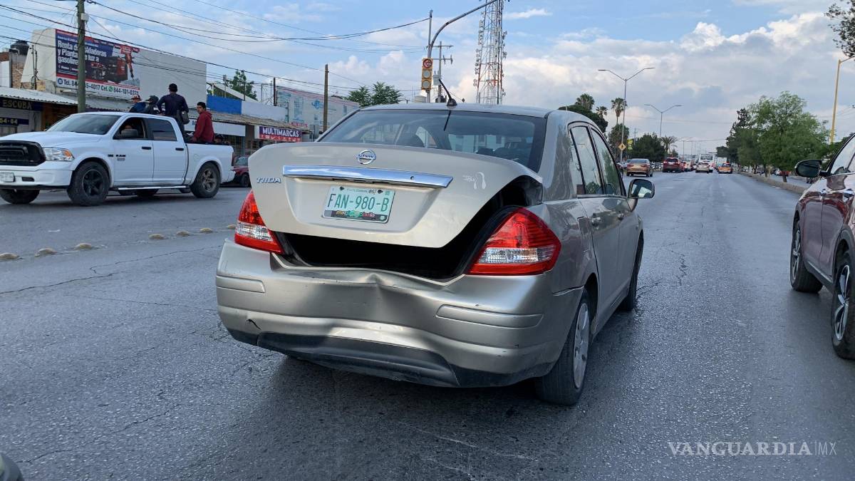 Distracción provoca choque múltiple en Saltillo; tres vehículos afectados