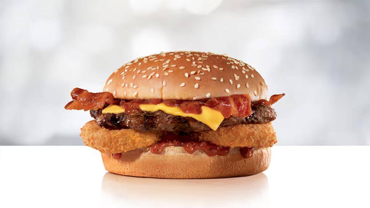 $!¡Hoy 2x1 en Carl’s Jr.! Disfruta de la Western Bacon Cheeseburger y celebra la apertura de su sucursal 400; conoce las restricciones