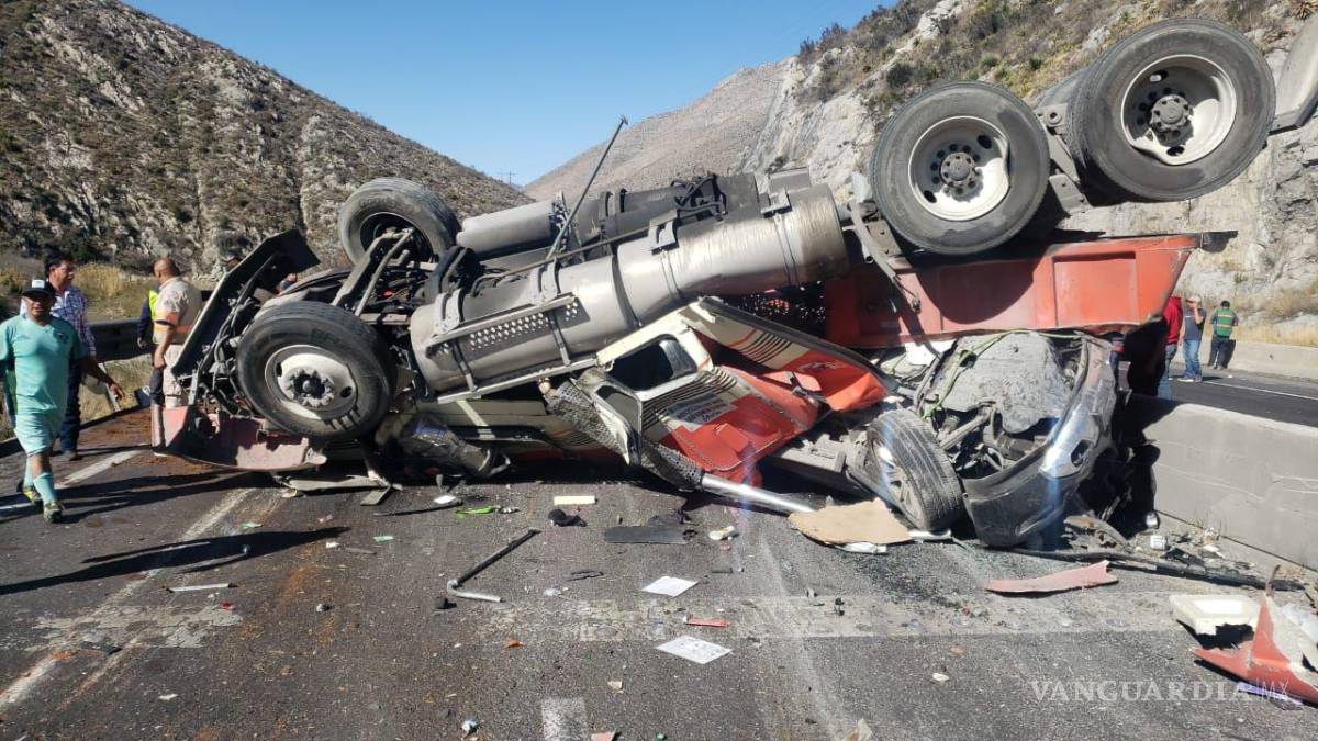 $!En las redes sociales de VANGUARDIA nuestros lectores se sumaron a la indignación que provoca, dijeron, la imprudencia de los traileros, ya que en la mayoría de los casos son esas pesadas unidades quienes causan los accidentes.