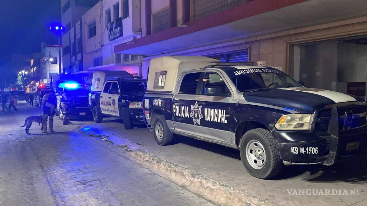 $!La riña fue detectada por elementos policiacos que participaban en un operativo canófilo en el primer cuadro de la ciudad, lo que permitió una rápida intervención y la detención inmediata de los involucrados.