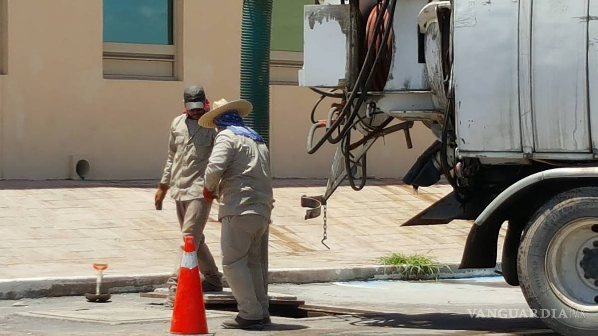 $!Brotaron aguas negras en los baños del nuevo Hospital General de Torreón