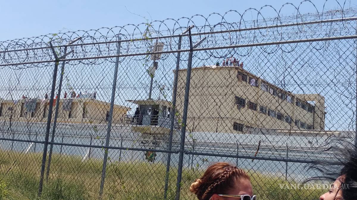 $!Trasladan reos en Nuevo León; reportan incendio y detonaciones en penal de Topo Chico