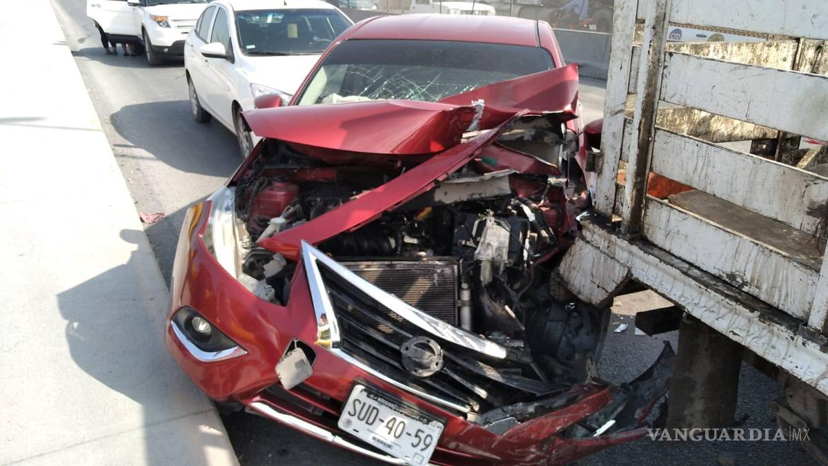 Aparatoso accidente en Nuevo León entre tres tráileres y nueve vehículos particulares