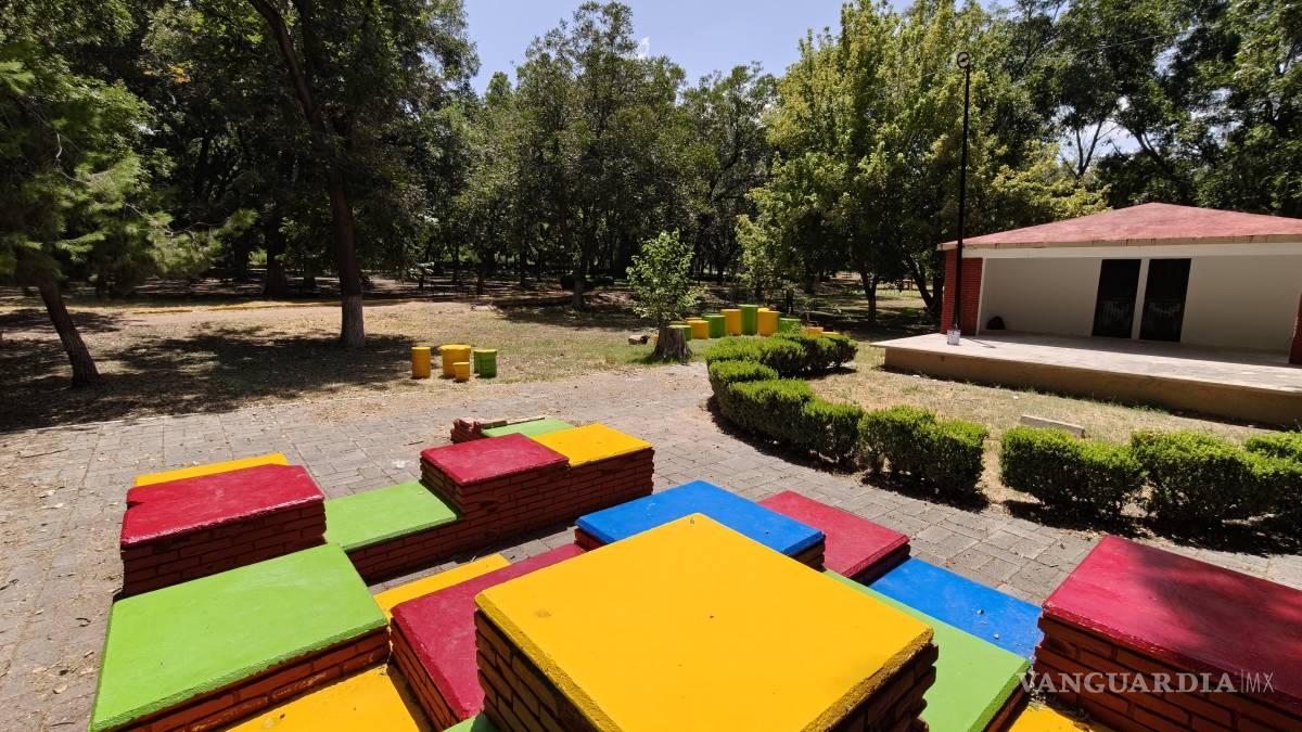 $!El mantenimiento contempla las 45 bancas del parque y los juegos infantiles.