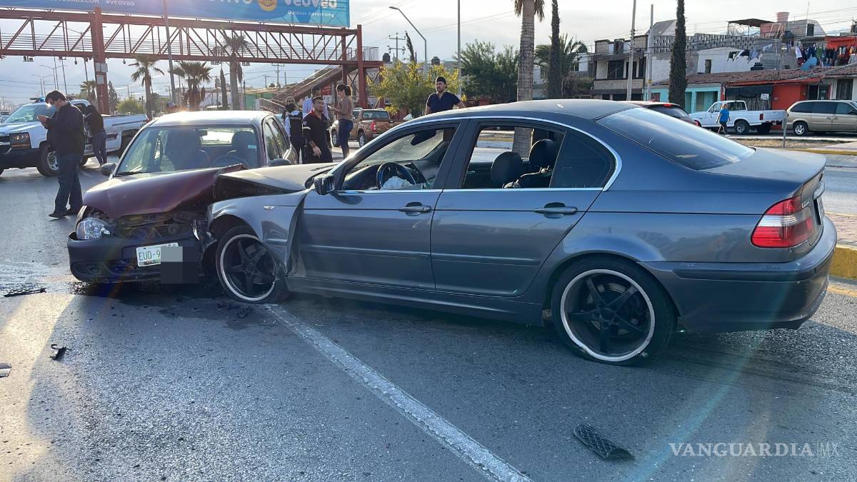 $!Aparentemente la joven responsable iba en estado inconveniente, por lo que perdió el control, saltó el camellón y cayó en la vía contraria.