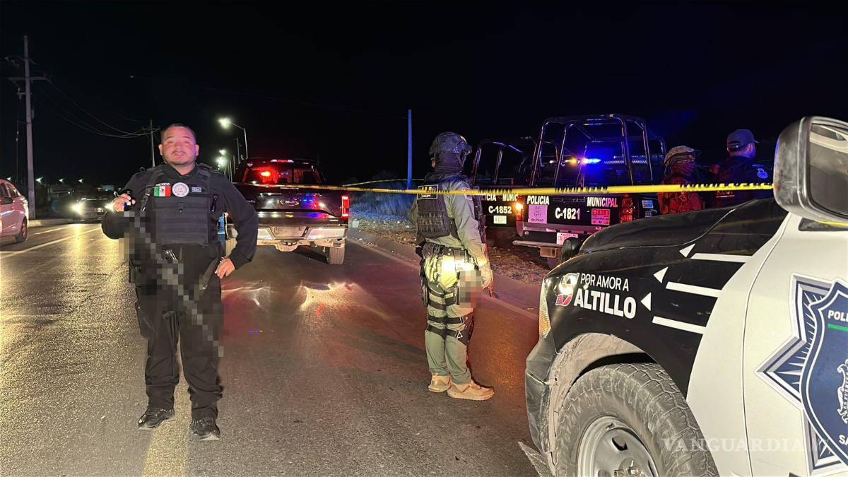 $!El arma corta localizada en el vehículo fue puesta a disposición del Ministerio Público.