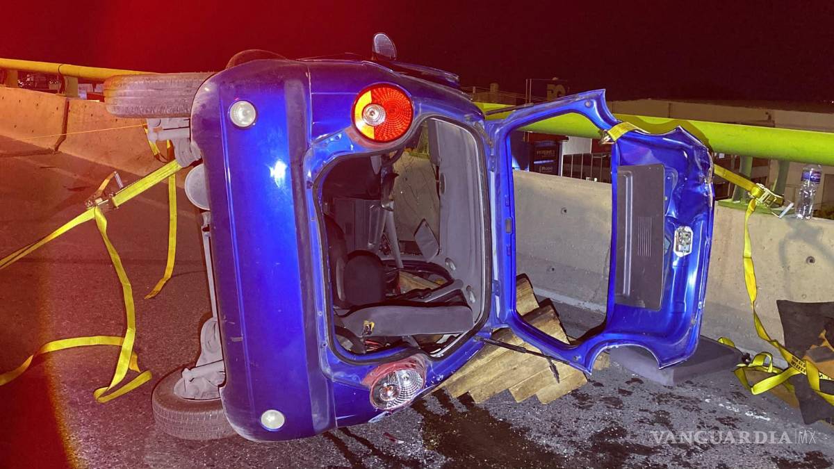 $!Durante las maniobras de rescate y atención prehospitalaria, elementos de Tránsito Municipal cerraron parcialmente la circulación para facilitar el trabajo de los socorristas y evitar otro incidente.