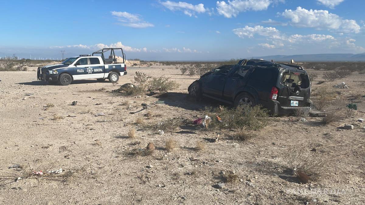 Familia de Oklahoma sufre volcadura en carretera Saltillo-Torreón; fallece joven de 18 años