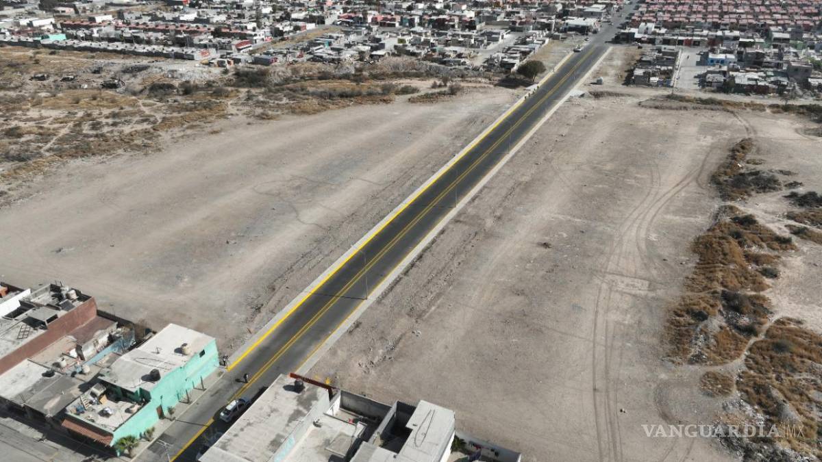 $!Construcción de la Calle 10, que conecta a las colonias Mirasierra y Zaragoza; fueron 4.8 millones de pesos de inversión.
