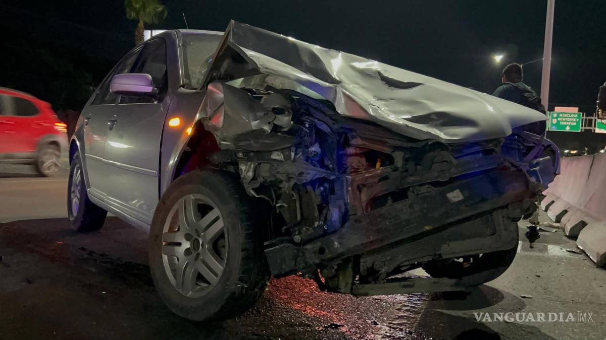 $!Saltillo: ebrio acelerado desata caos vial y choque múltiple en Fundadores