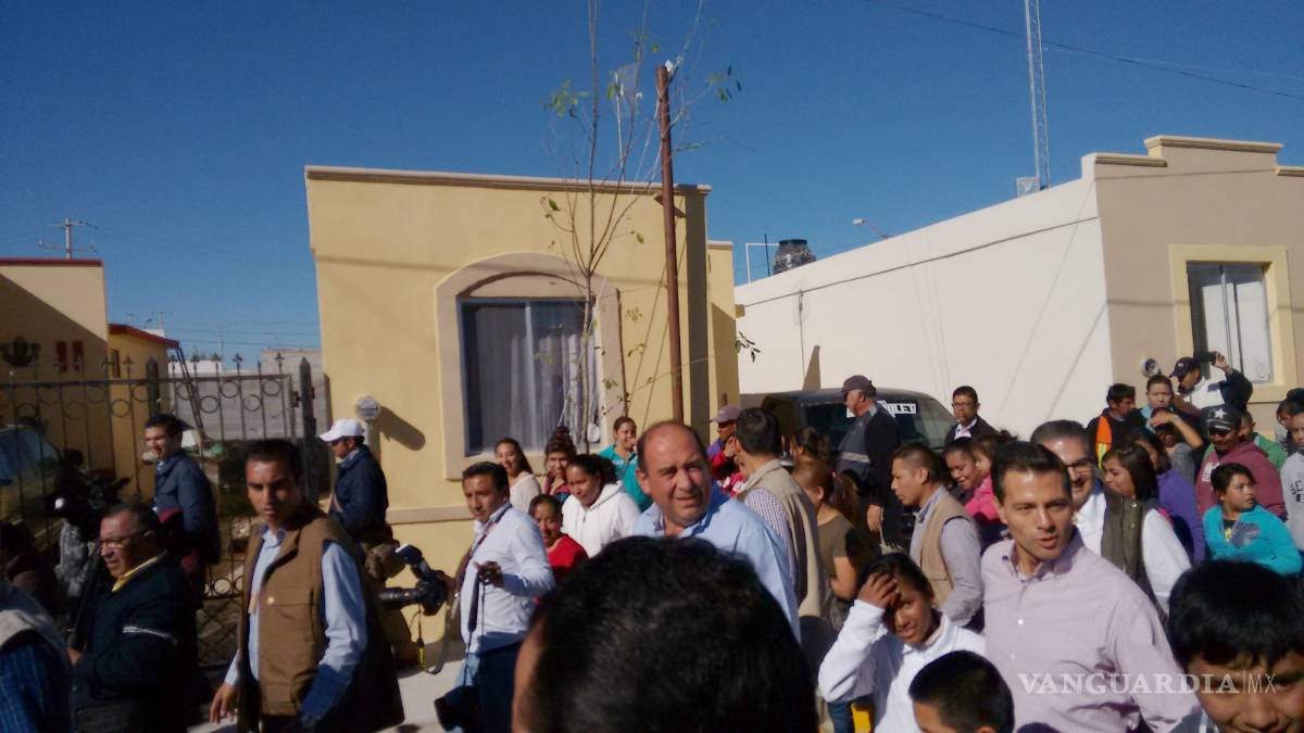 $!Entrega Peña Nieto viviendas reconstruidas en zona afectada por tornado en Ciudad Acuña