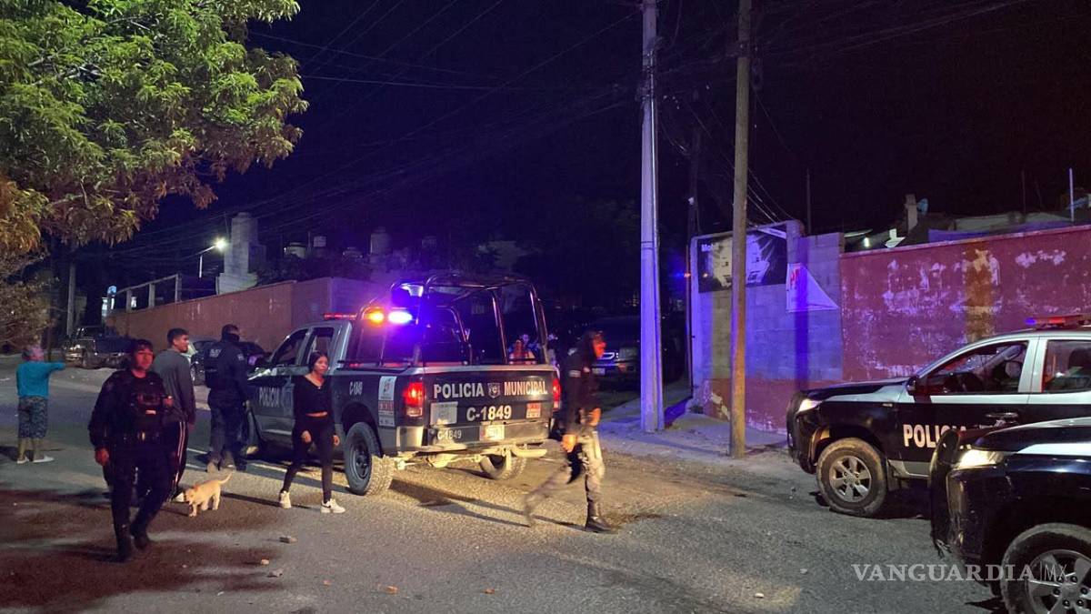$!Varias patrullas acudieron al sector luego del reporte de un enfrentamiento entre habitantes y conocidos del menor fallecido.