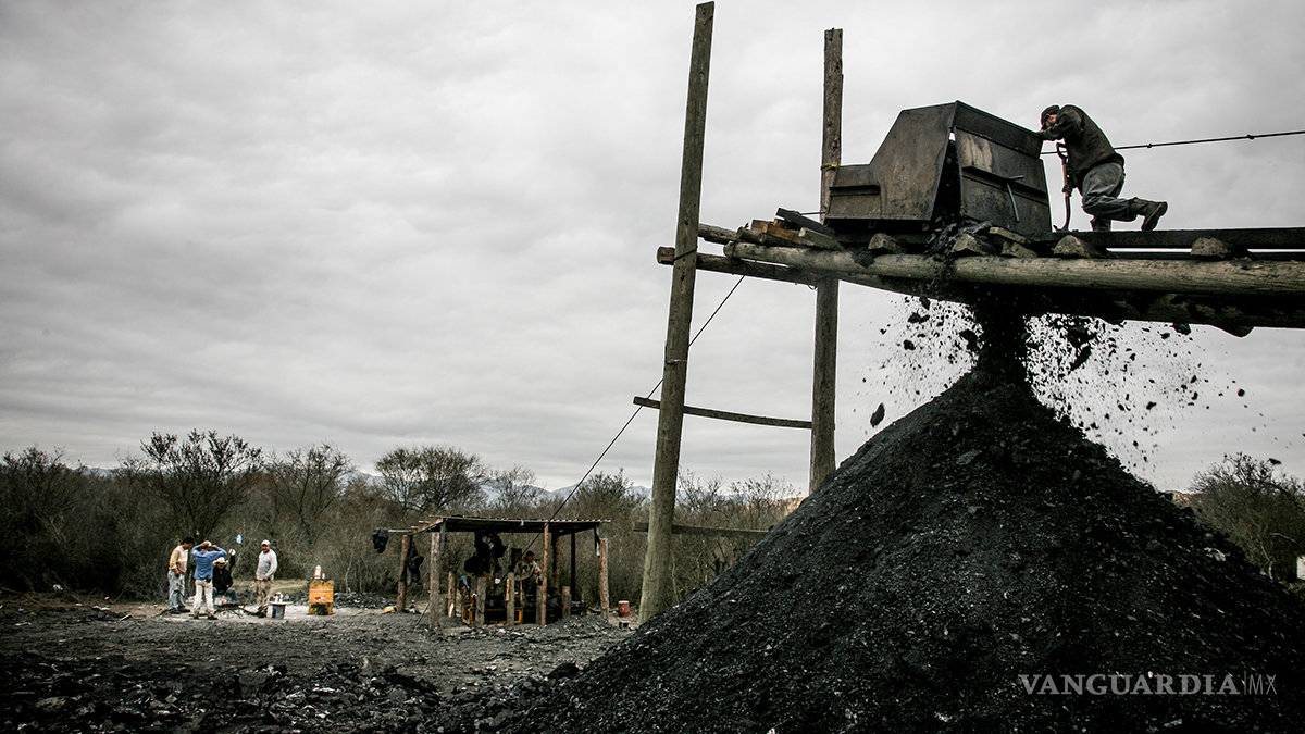 $!Los mineros y su lucha contra el vaho del diablo (gas metano)