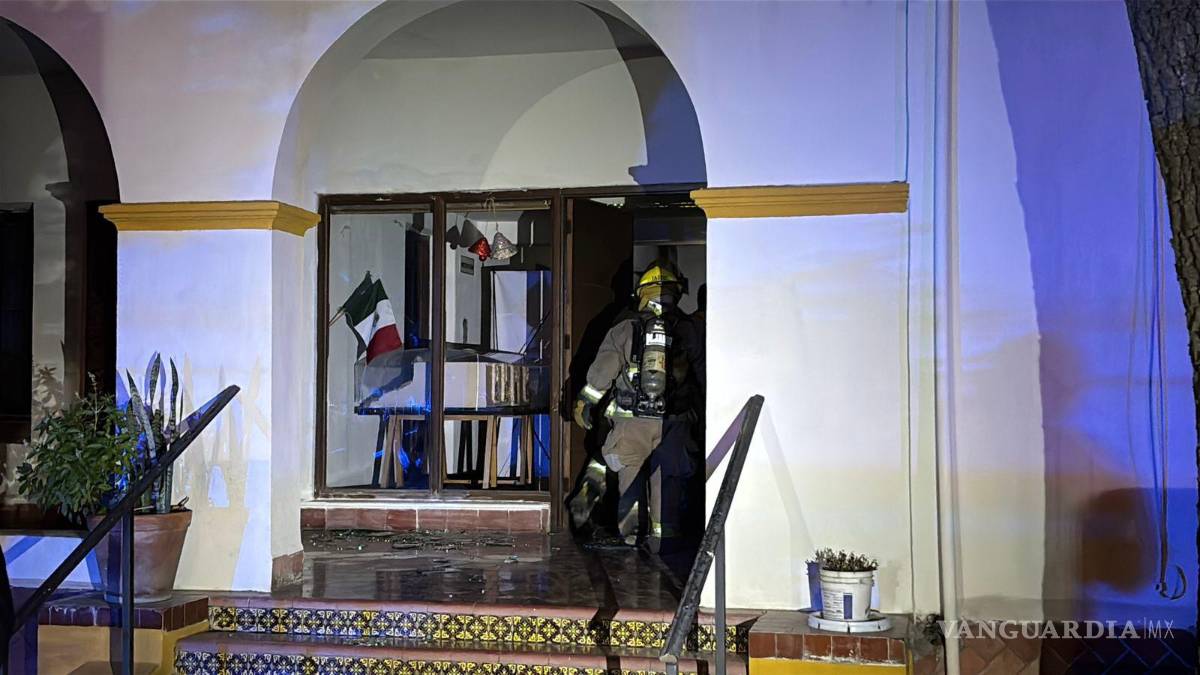 $!Un corto circuito en una computadora generó la movilización en el Centro Histórico.