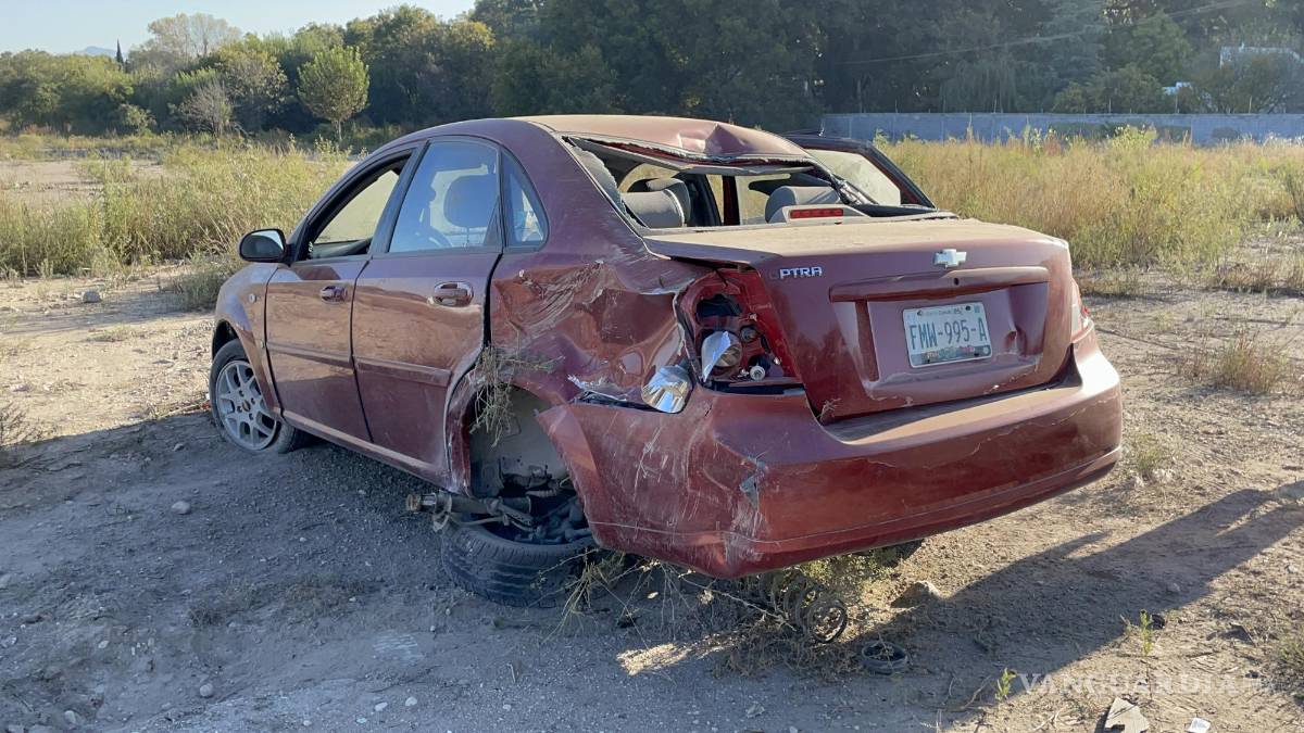 Vuelca joven en Colosio, un carro se le cerró, afirma