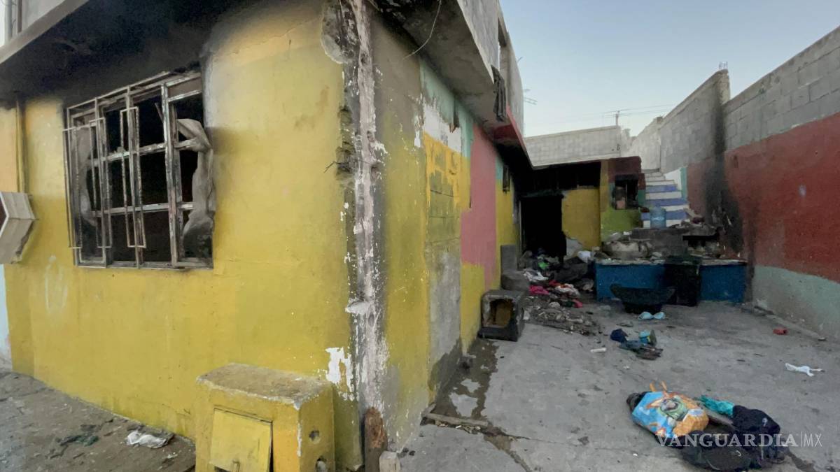 Los sacan de casa, queman ropa y muebles en represalia