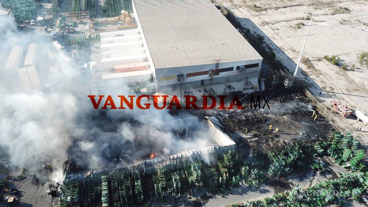 $!Se registra fuerte incendio en parque industrial en Ramos Arizpe
