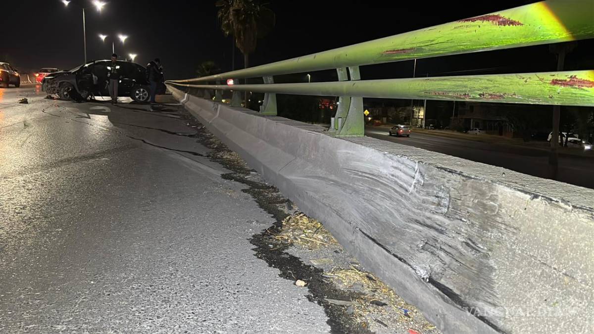 $!El percance ocurrió durante la madrugada sobre el bulevar Fundadores.