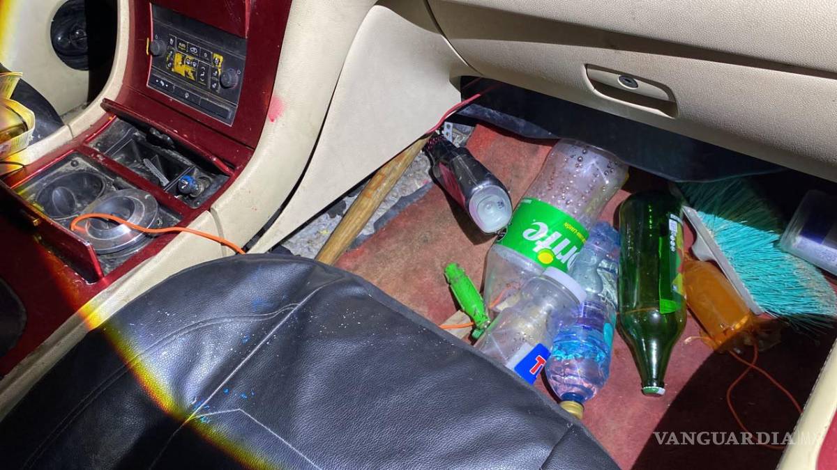 $!Dentro de la camioneta Cadillac quedaron diversos objetos y envases, los cuales fueron asegurados junto con la unidad.